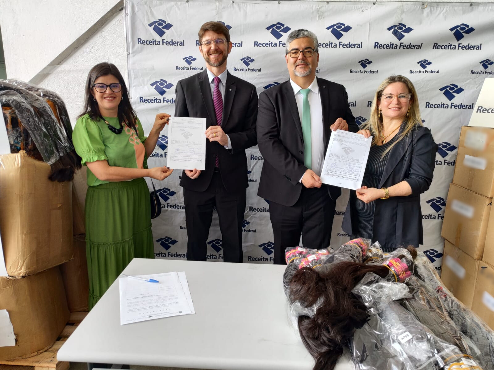 Receita Federal doa aproximadamente 800 quilos de cabelo humano apreendido para entidade beneficente 1 cabelo doado