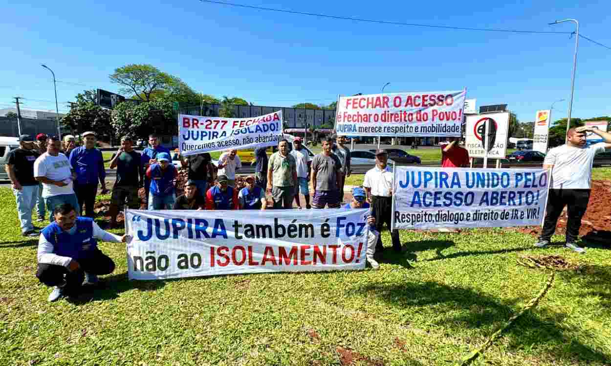 Moradores do Jardim Jupira protestam contra fechamento de acesso na BR-277 1 jardim jupira protesto reabertura acesso br 277
