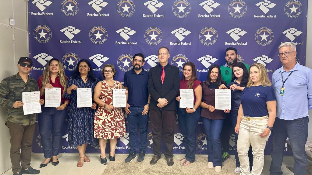 Mais de R$ 5 milhões em smartphones e produtos apreendidos são doados a entidades beneficentes pela RF em Foz 2 mercadorias doadas 1