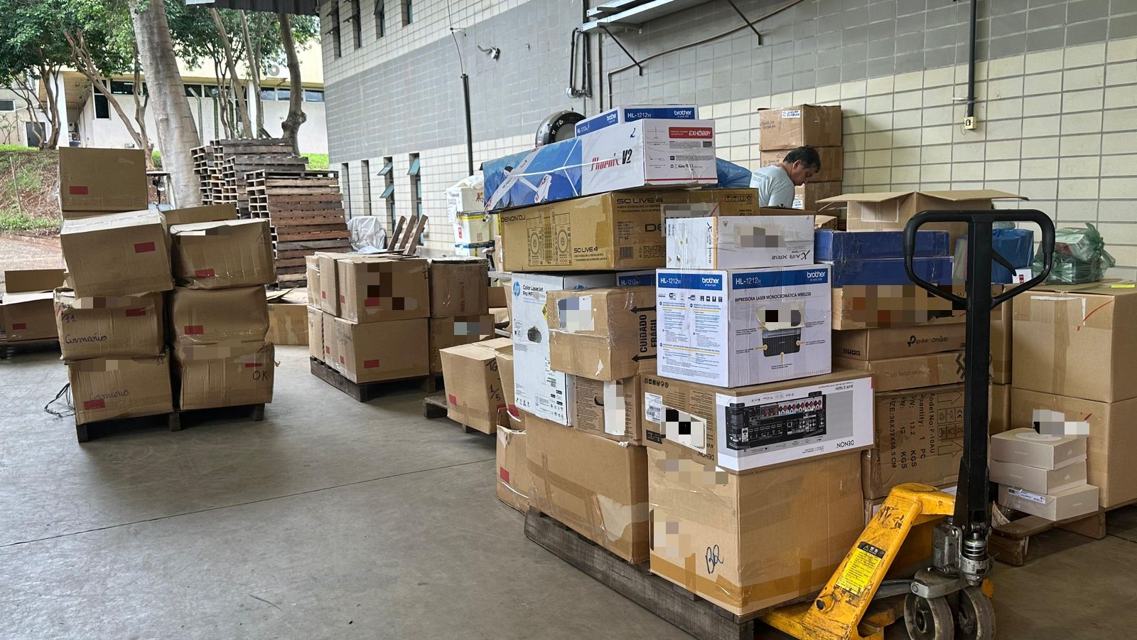 Mais de R$ 5 milhões em smartphones e produtos apreendidos são doados a entidades beneficentes pela RF em Foz 1 mercadorias doadas