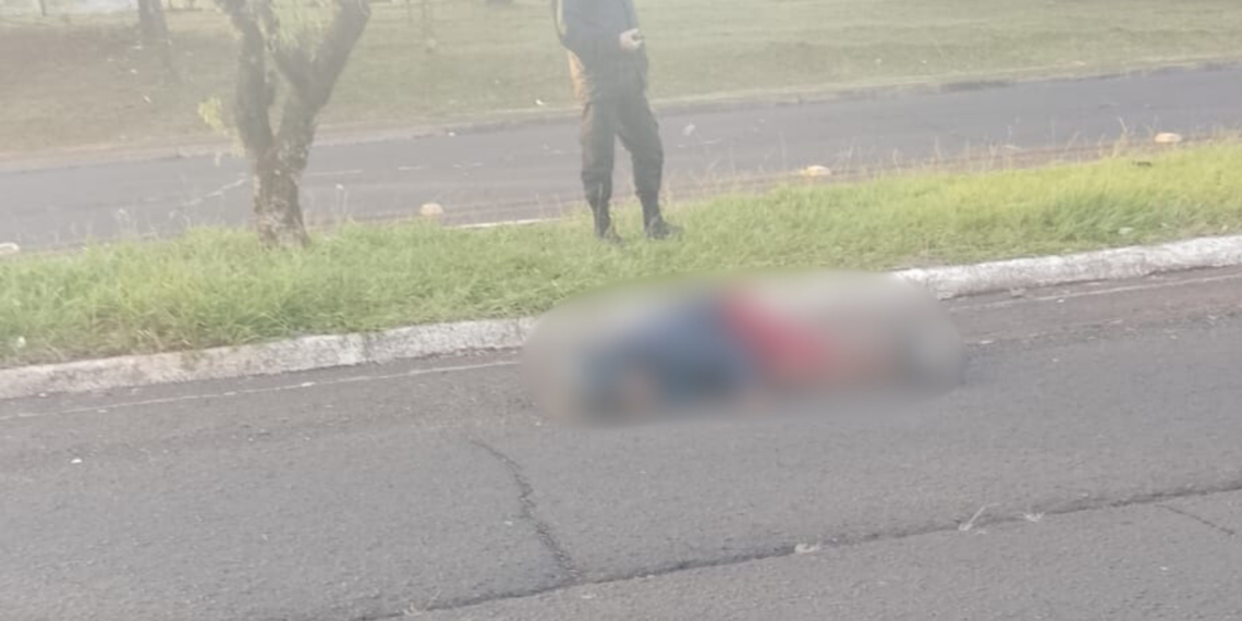 Suspeito morre em tentativa de assalto na Avenida Silvio Américo Sasdelli, em Foz do Iguaçu; outro é preso 1 morto vila a