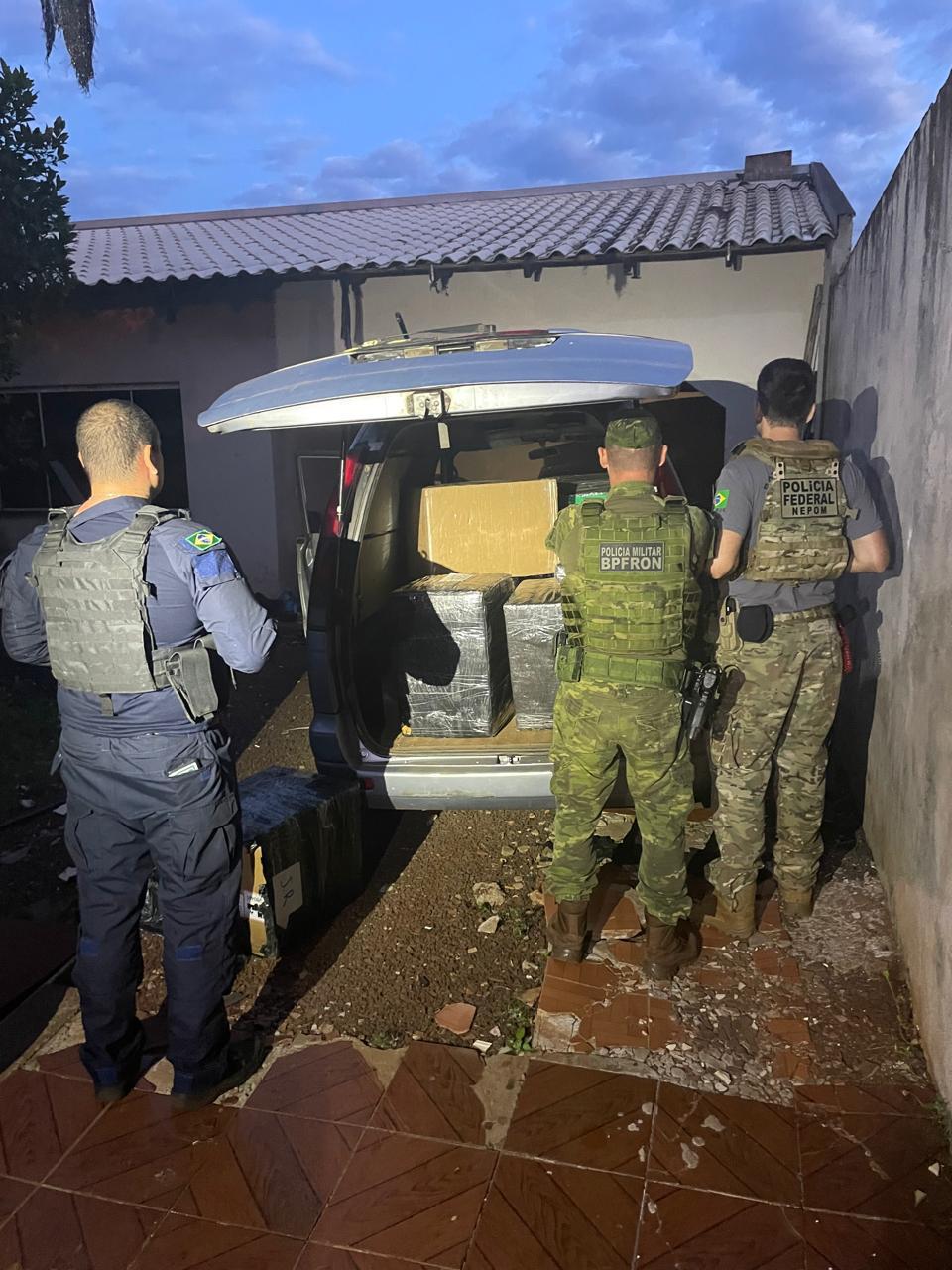 Grande quantidade de smartphones e cigarros eletrônicos é apreendida em depósito na Vila Carimã, em Foz 1 smartphones