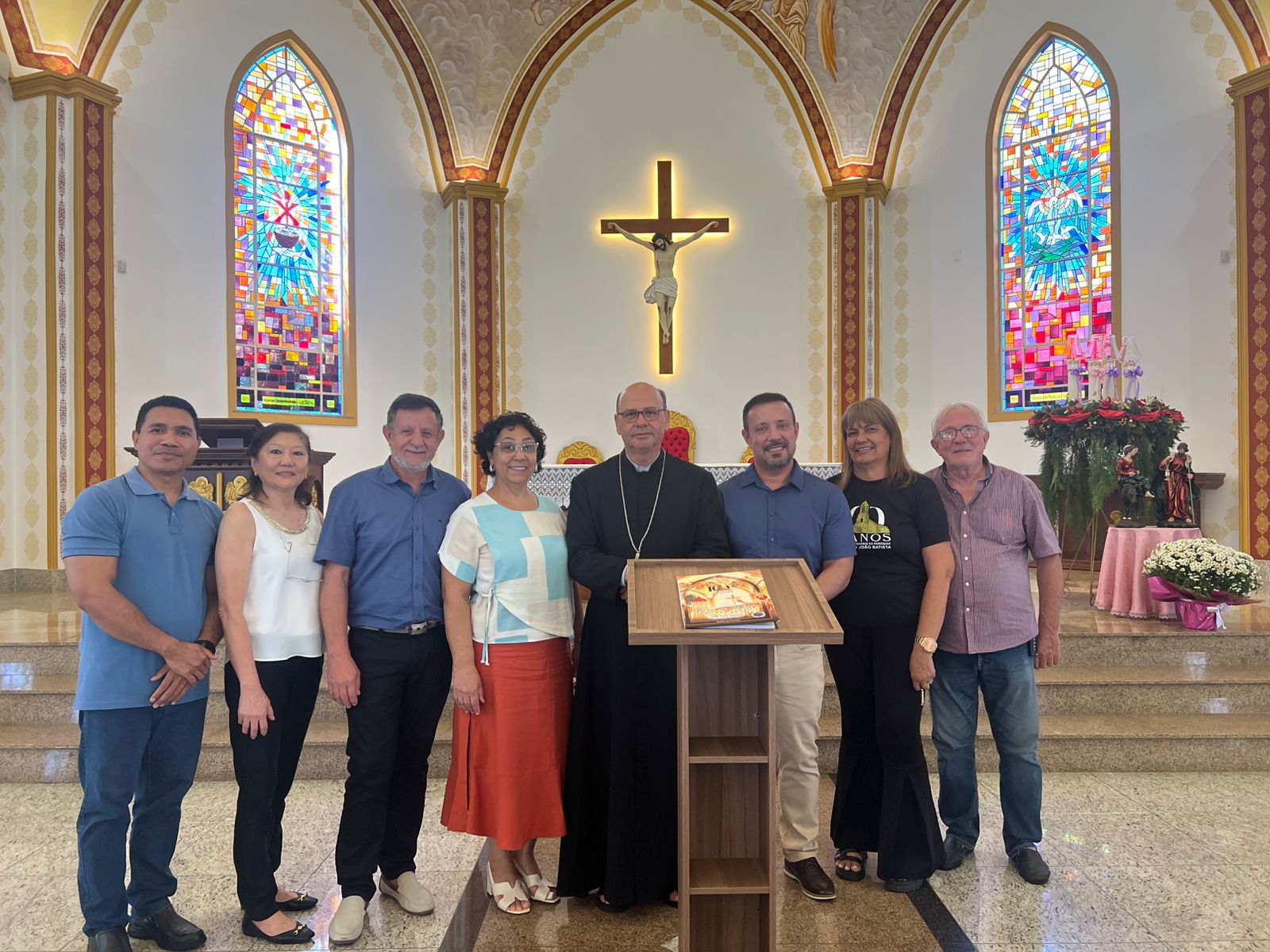 Dom Sergio assina livro de visitas da Igreja São João Batista de Foz do Iguaçu 1 WhatsApp Image 2025 12 19 at 11.23.21