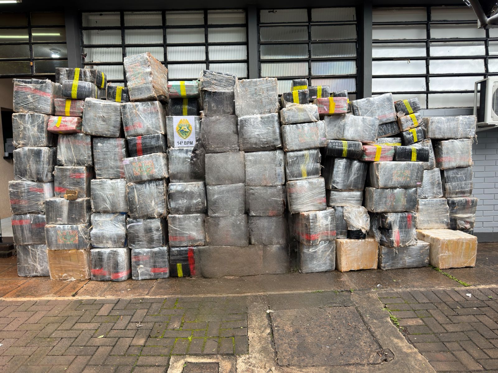 Caminhão transportava quase cinco toneladas de maconha em meio à carga de arroz embarcado no Paraguai 1 arroz maconha