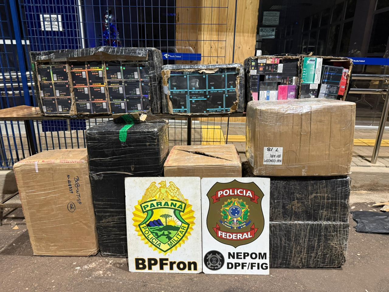 Polícia apreende em Foz veículo de luxo “abarrotado” de cigarros eletrônicos contrabandeados do Paraguai 1 cigarros eletronicos