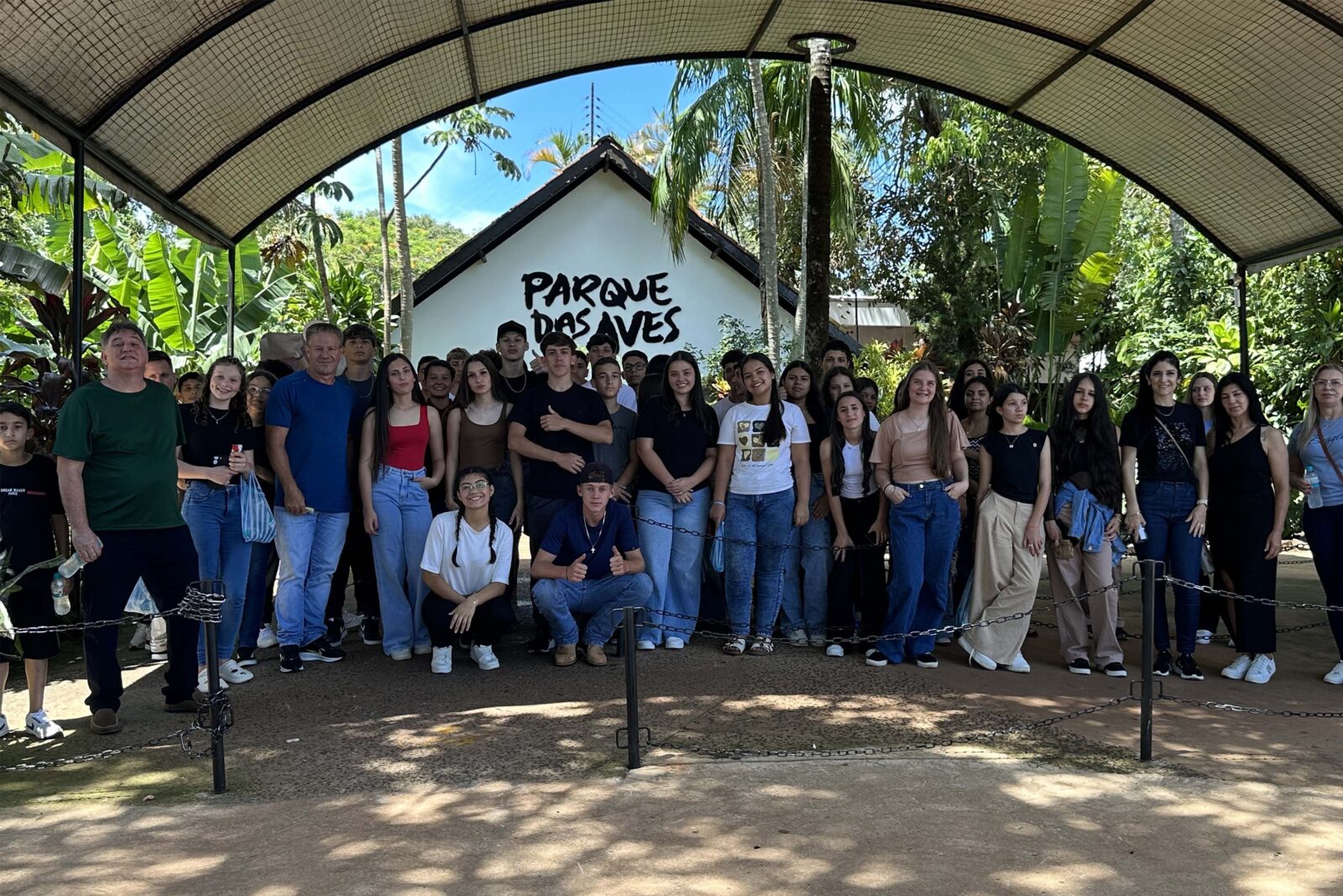Alunos de Rio Bonito do Iguaçu encerram ano letivo com viagem especial a Foz do Iguaçu 1 img 1827