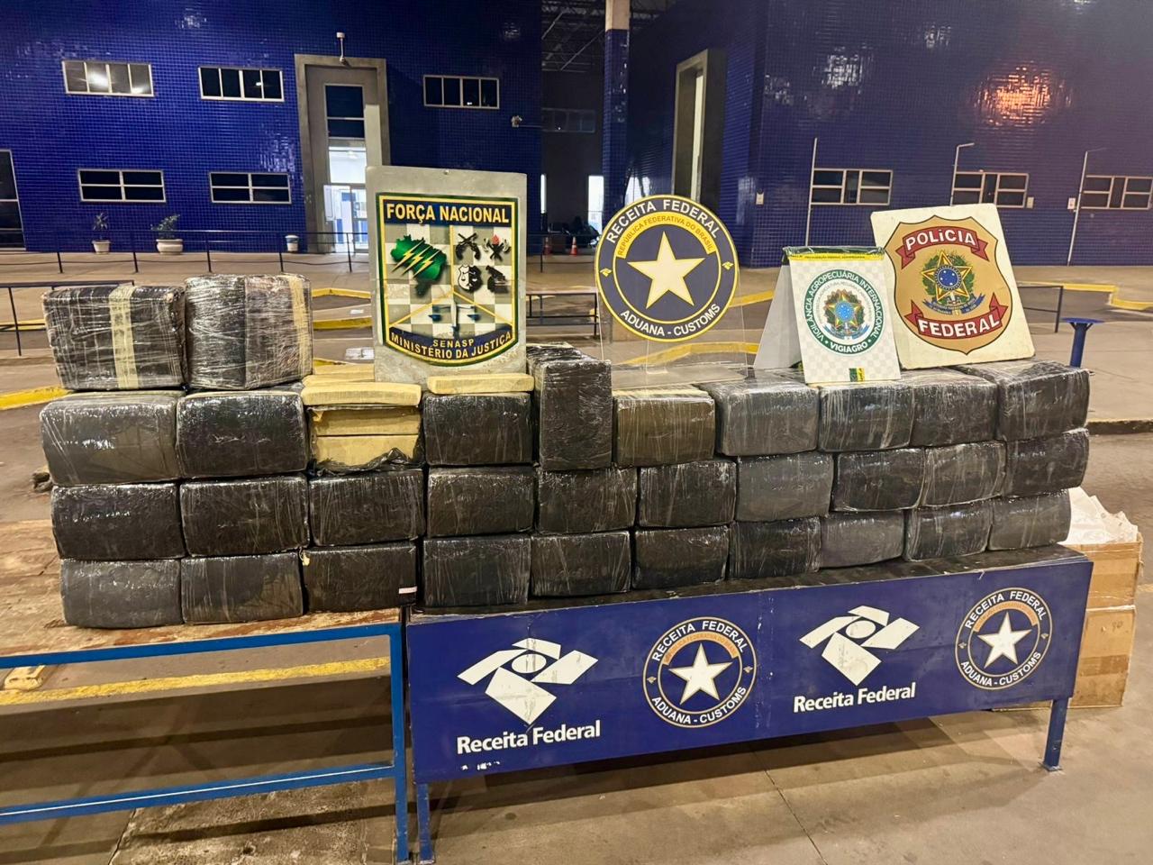 Paraguaio é preso ao tentar entrar no Brasil com 600 kg de maconha no banco traseiro e bagageiro do veículo 1 maconha ponte 1