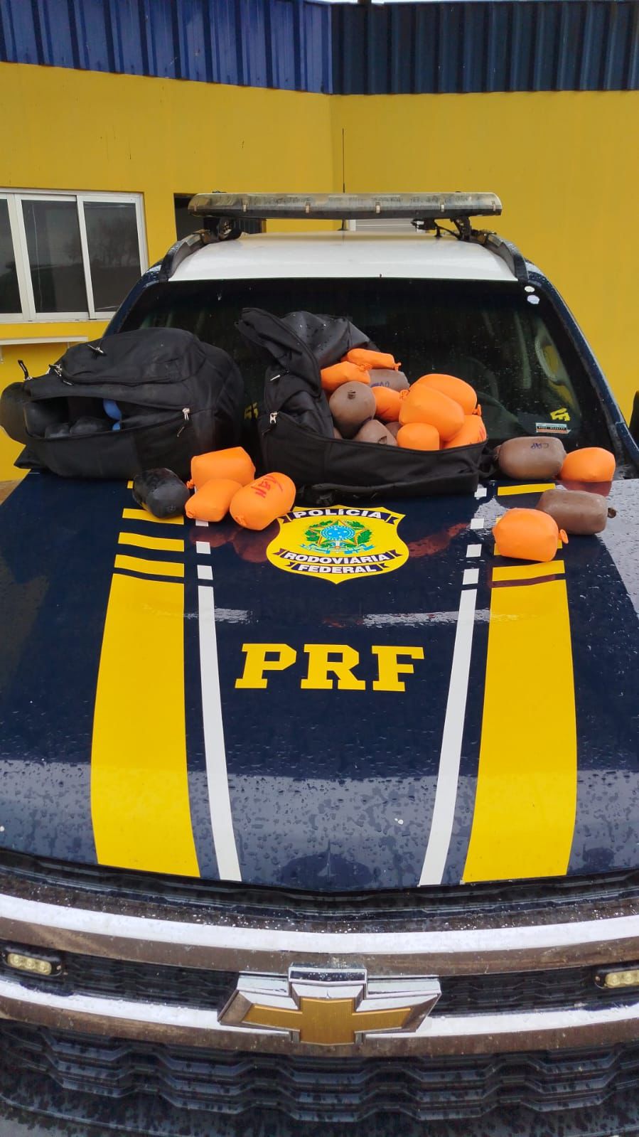 Motorista de caminhão que seguia para Curitiba transportava 40 kg de haxixe escondidos sob o banco da cabine 1 prf