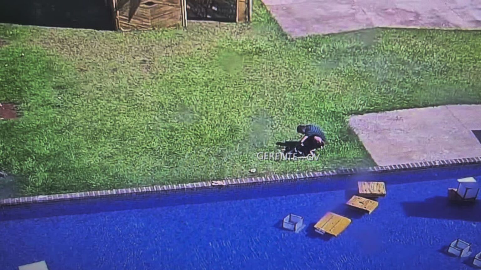 Câmera de segurança flagra furto de fios na Praça da Paz em Foz do Iguaçu 1 IMG 0708