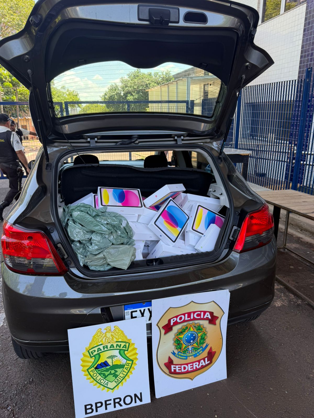 Mais de R$ 600 mil em celulares, relógios e peças de computadores são apreendidos na BR-277 1 eletronicos medianeira