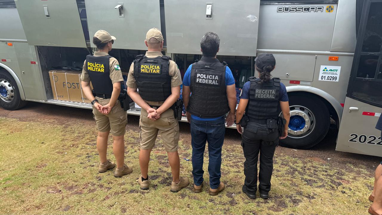 Dois ônibus carregados com mercadorias do Paraguai são apreendidos em rota alternativa à fiscalização na BR-277 1 onibus mercadorias