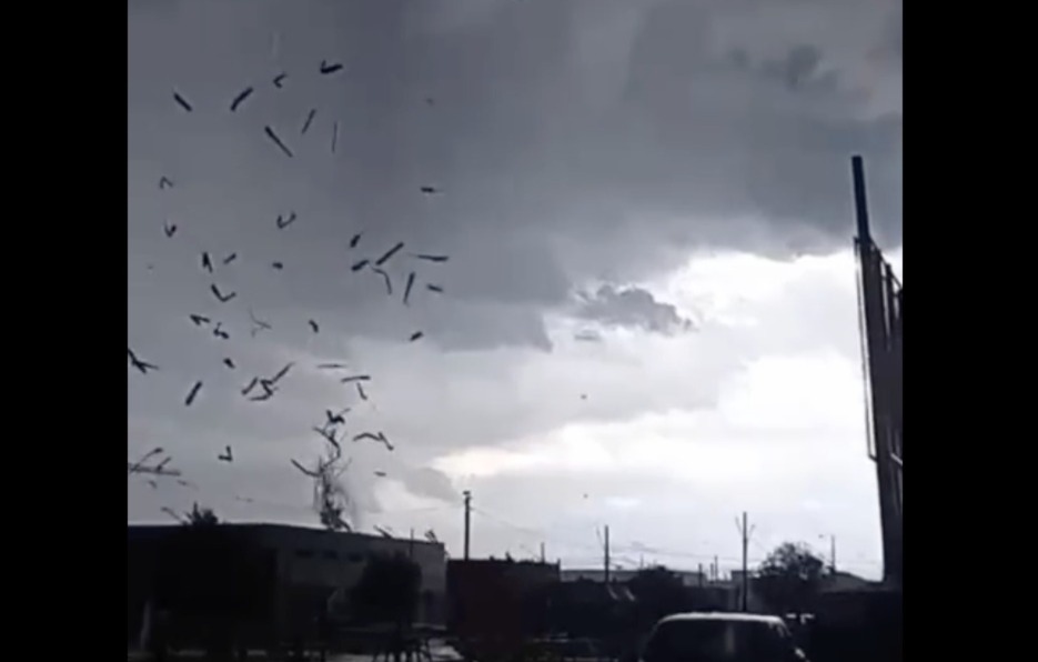 VÍDEO: novo tornado provocou estragos em São José dos Pinhais e assustou moradores na região de Curitiba 1 tornado sjp