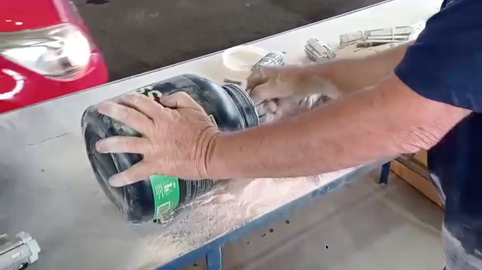 Cão farejador localiza R$ 30 mil em vapes em potes de suplementação alimentar na fronteira Brasil-Paraguai 1 WhatsApp Image 2026 02 13 at 21.53.39