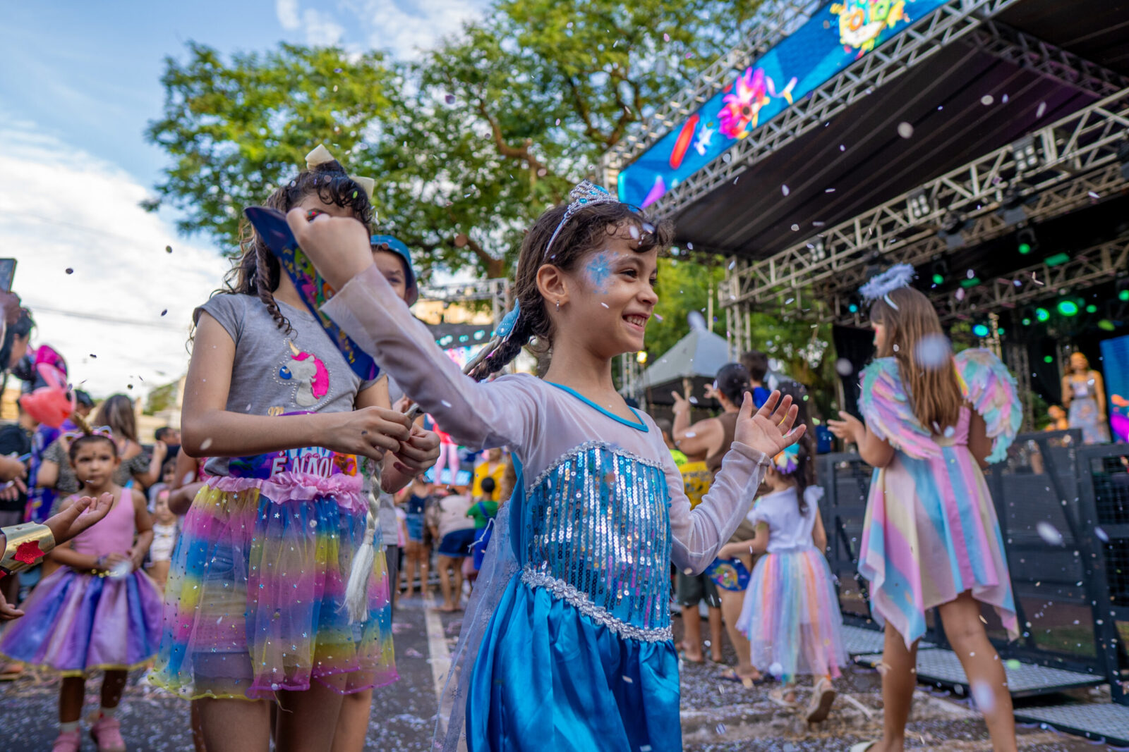 Foz do Iguaçu reafirma identidade no FozFolia com retorno do Carnaval da Saudade e força da prata da casa 1 desfile foz