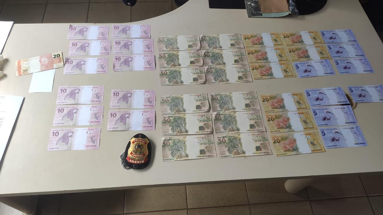 Adolescentes são apreendidos após retirarem grande quantidade de notas falsas nos Correios de Medianeira 1 dinheiro falso medianeira