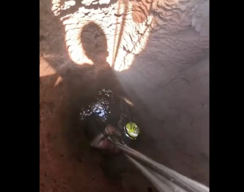 VÍDEO: Bombeiro desce em fossa com mais de 5 metros de fundura para salvar gatinho em Foz do Iguaçu 1 fossa bombeiros