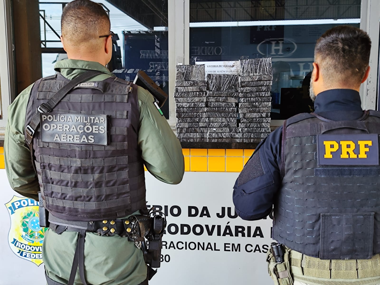PRF e Operações Aéreas da PM apreendem 35 iPhones ocultos na lataria de veículo em Cascavel 1 iphones