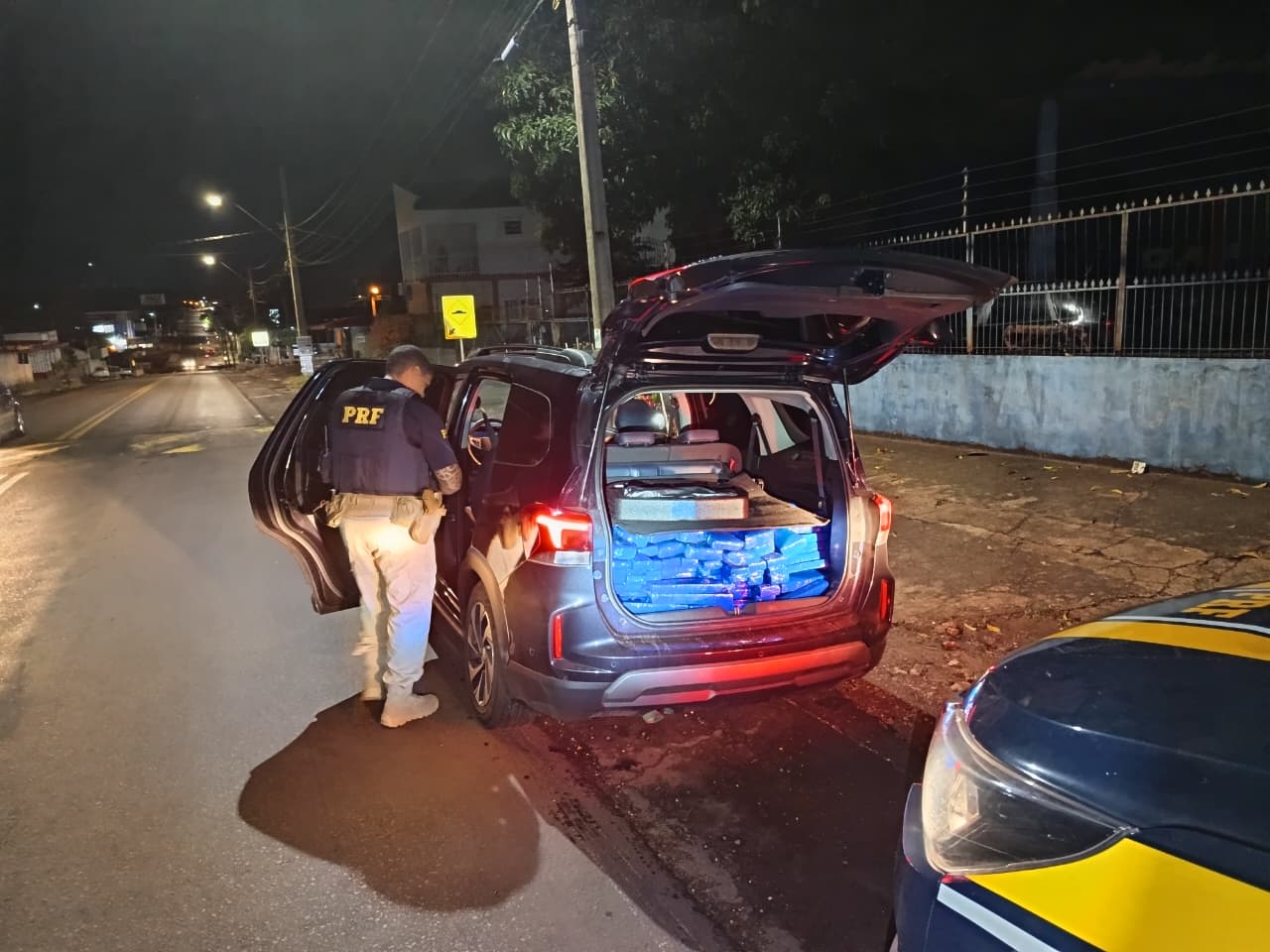 VÍDEO: Policial abre bagageiro de veículos e encontra mais de 280 kg de maconha em fiscalização em Guaíra 1 maconha guaira