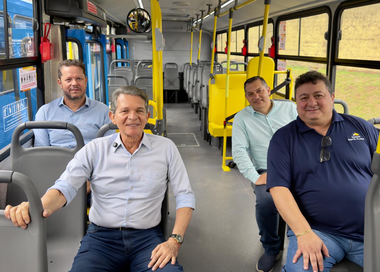 Prefeito Silva e Luna embarcou em ônibus novo do transporte coletivo urbano de Foz do Iguaçu 1 onibus foz