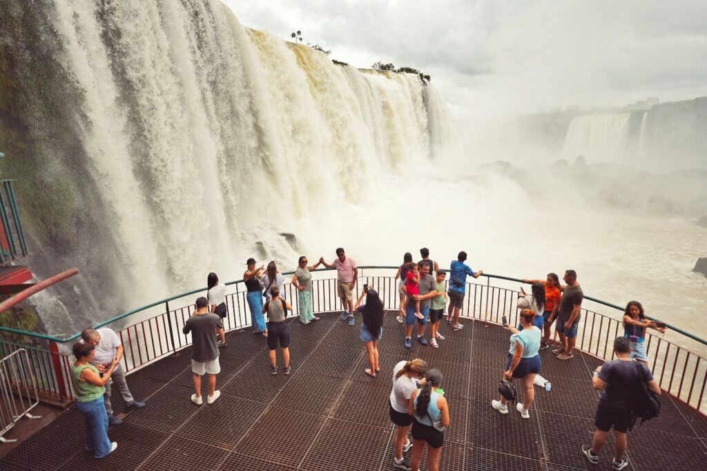 Parque Nacional do Iguaçu registra maior fevereiro da história com 169 mil visitantes de 123 países 3 cataratas