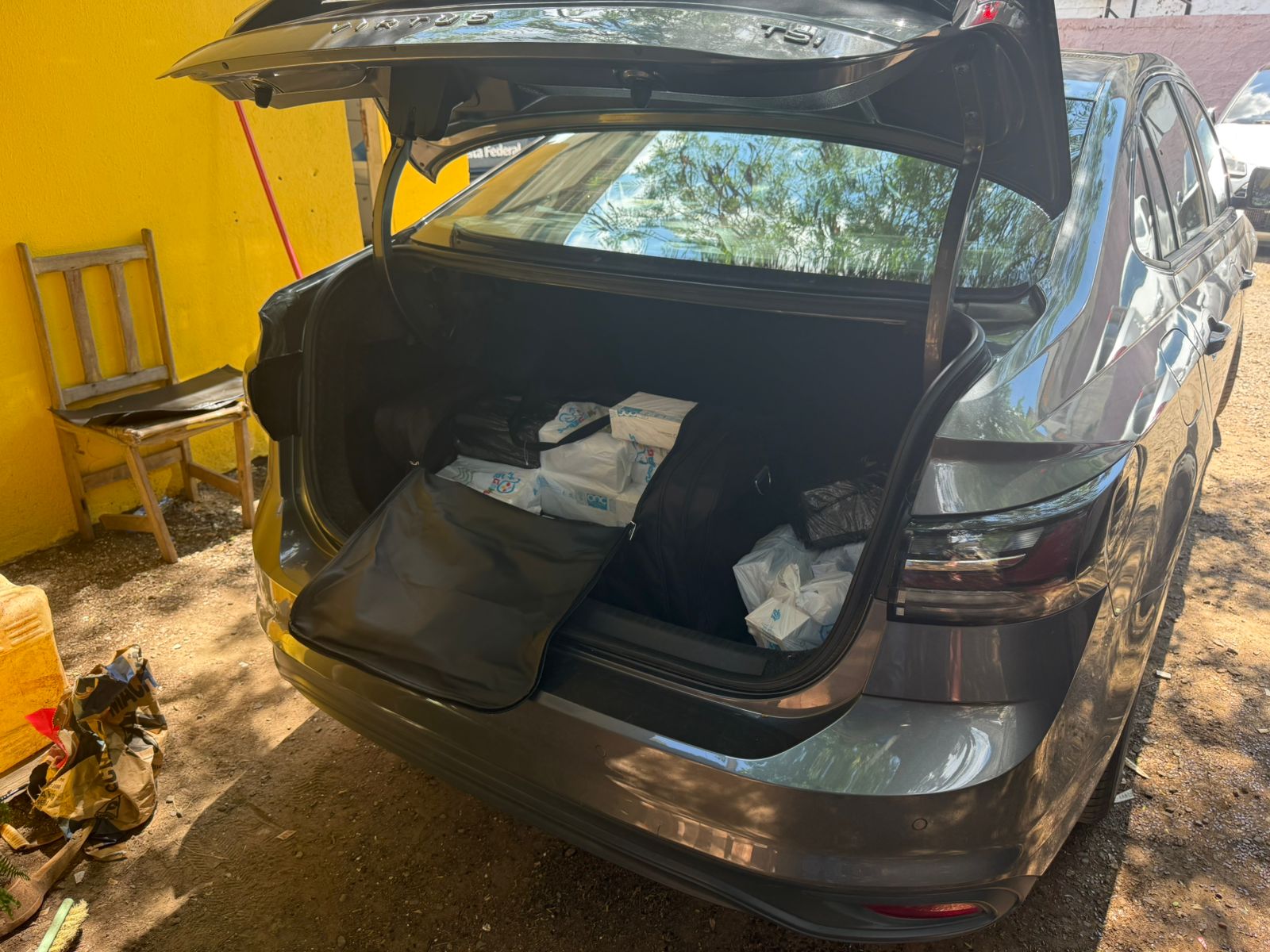 Mais de 500 iPhones são apreendidos em estacionamento de veículos na Vila Portes, em Foz do Iguaçu 1 celulares foz