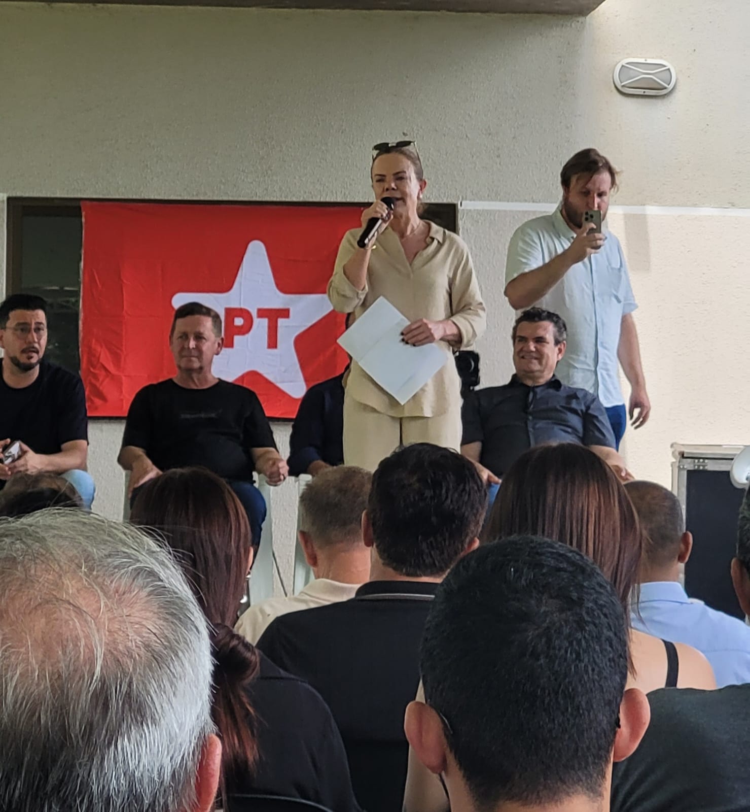 Eleições 2026: PT vê direta frágil e articula frente com PSB no Paraná 1 gleisi pt foz