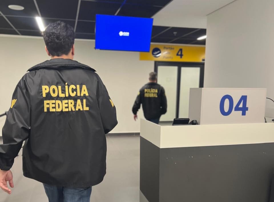 Mais de R$ 80 mil em iPads, iPhones e outros eletrônicos do Paraguai são apreendidos no Aeroporto de Foz 1 pf aeroporto foz 1