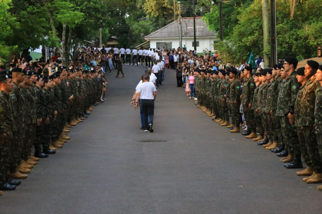 34º Batalhão de Infantaria Mecanizado de Foz do Iguaçu recebe 270 novos soldados em ato de incorporação 2 recrutas foz