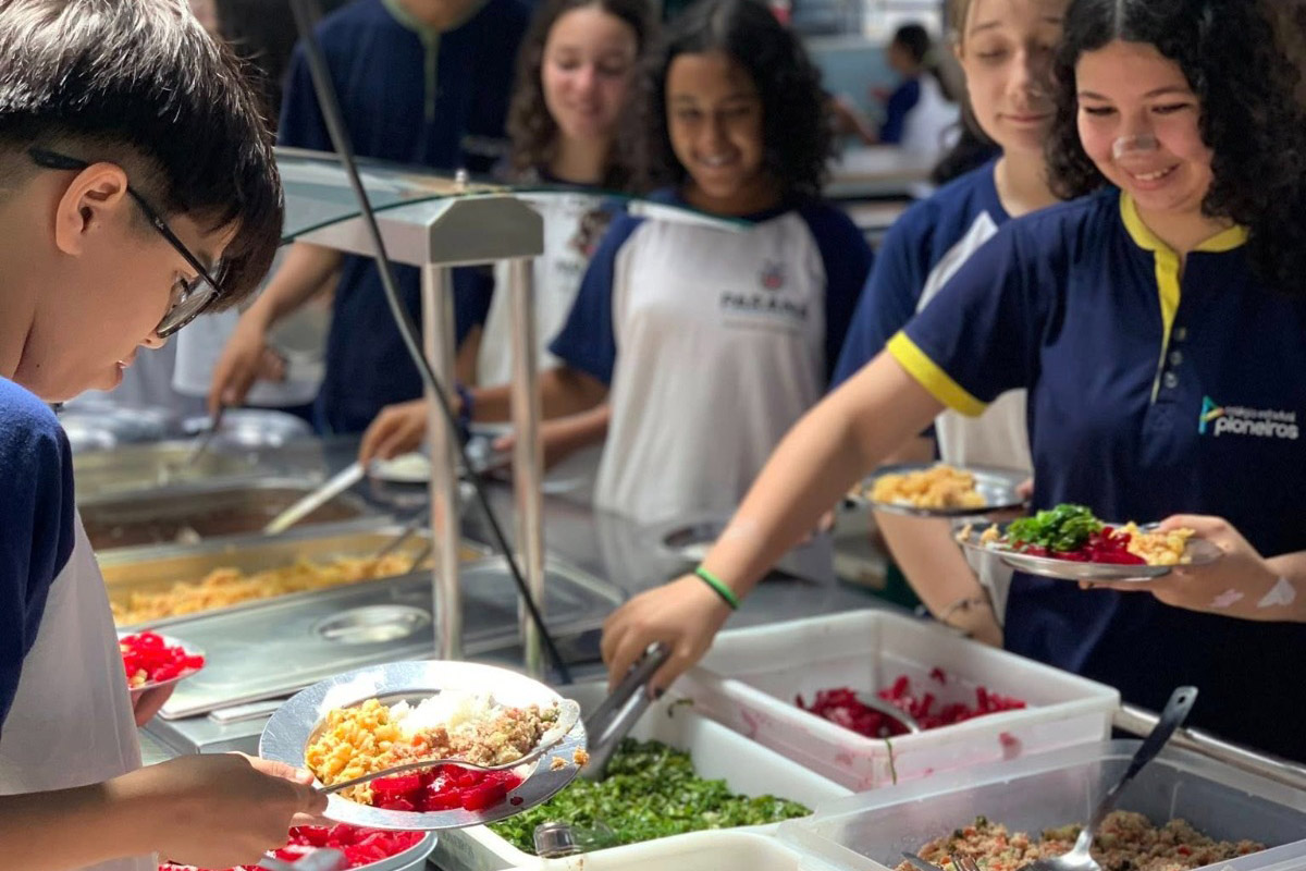 Merenda com produtos da agricultura familiar amplia cuidados nutricionais nas escolas do Paraná 1 ce pioneiros
