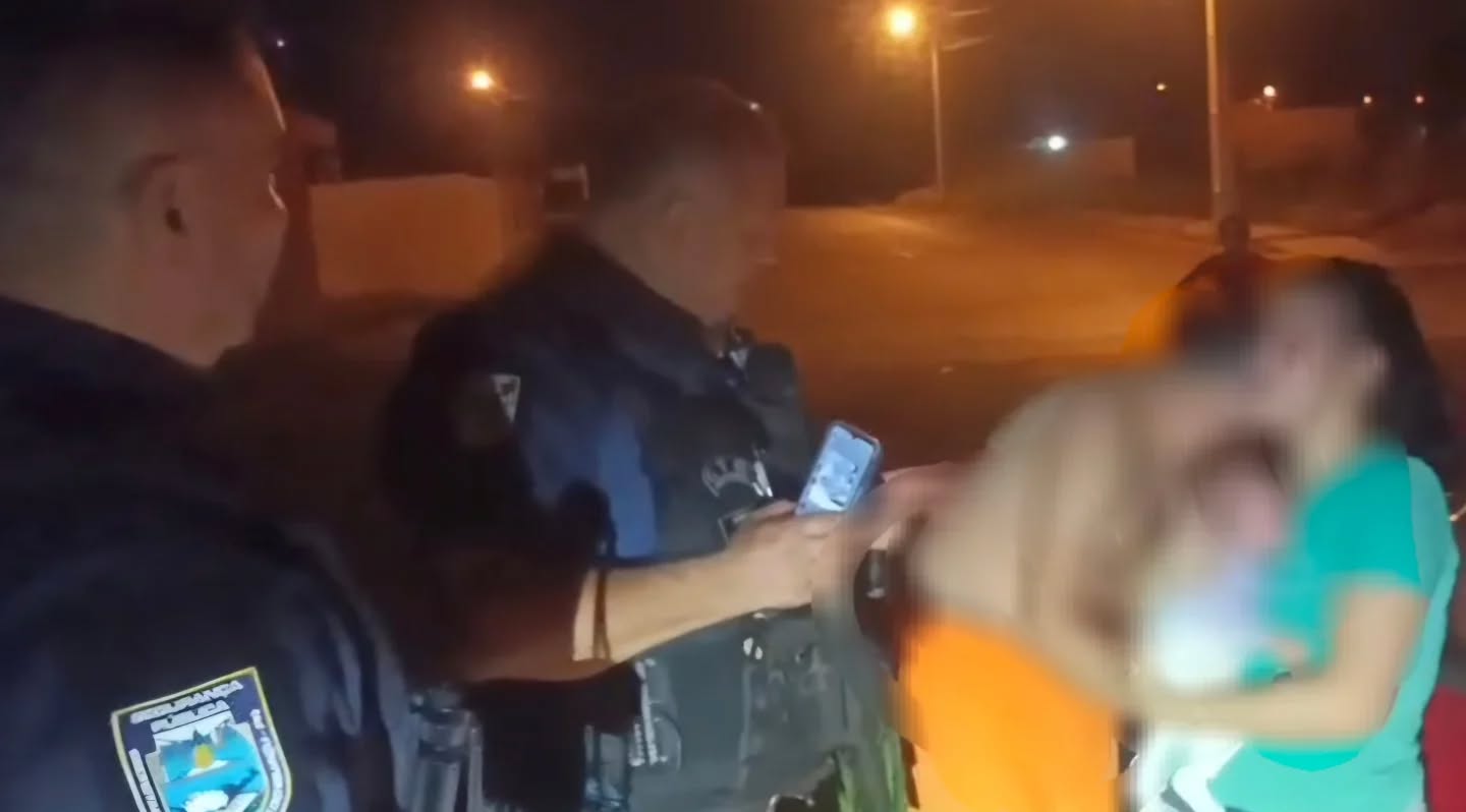 Bebê de duas semanas de vida é salva de engasgamento graças à ação rápida de guardas em Foz do Iguaçu 1 guarda municipal 2