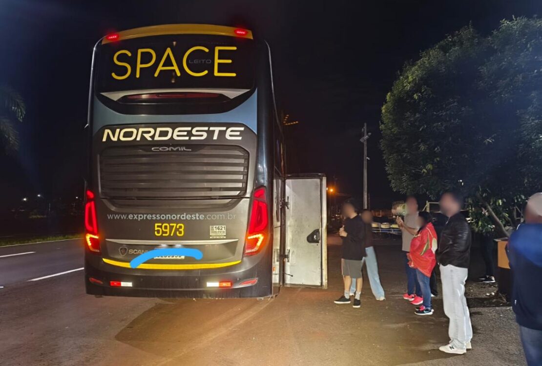 dupla encapuzada assalta onibus que fazia a linha foz do iguacu a sao paulo 20260504133528 392266