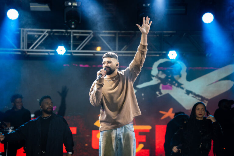 Dilsinho leva multidão a cantar em noite agitada da 46ª Fartal, no CTG Charrua, em Foz do Iguaçu 2 dilsinho