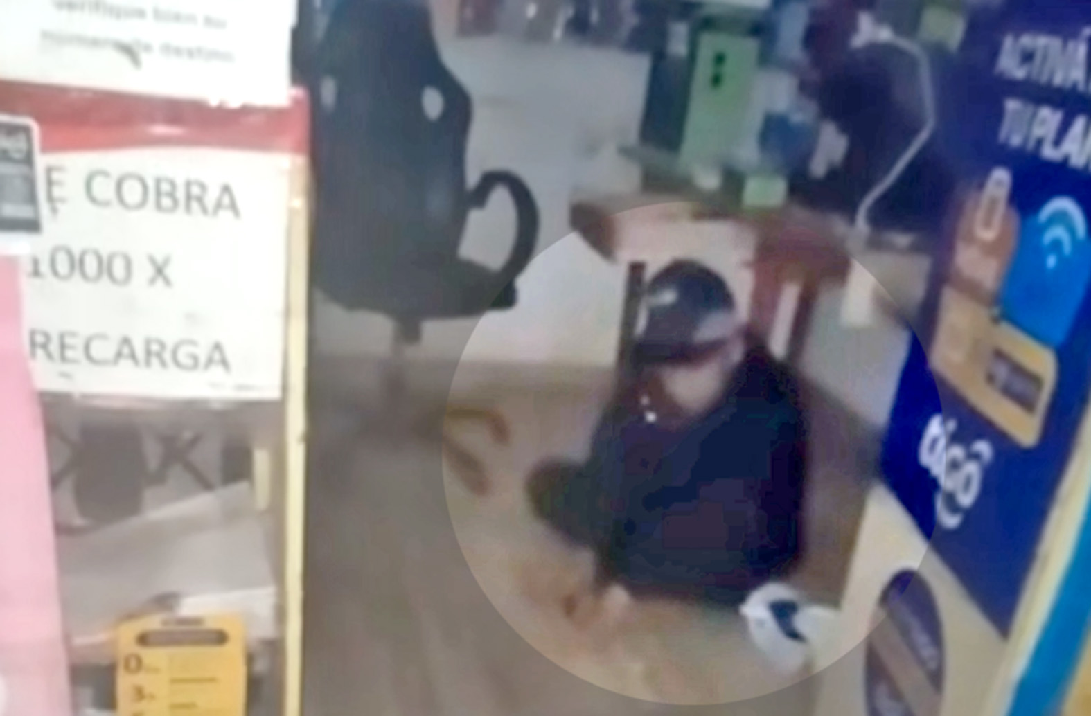 Moradores reagem e detém homem com sete condenações até a chegada da polícia em Ciudad del Este 1 ladrao rendido
