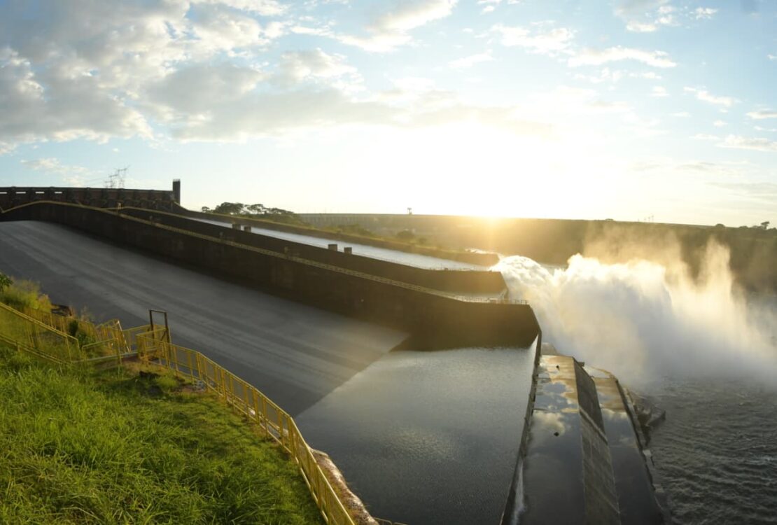 vertedouro itaipu
