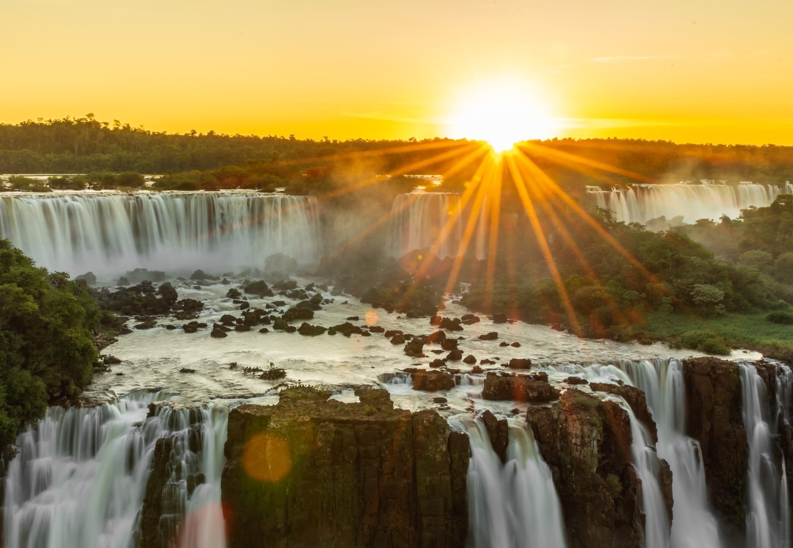 Foz do Iguaçu promove atrativos e potencial para o público LGBTQIA+ em feira nacional 1 WhatsApp Image 2026 07 21 at 07.22.52