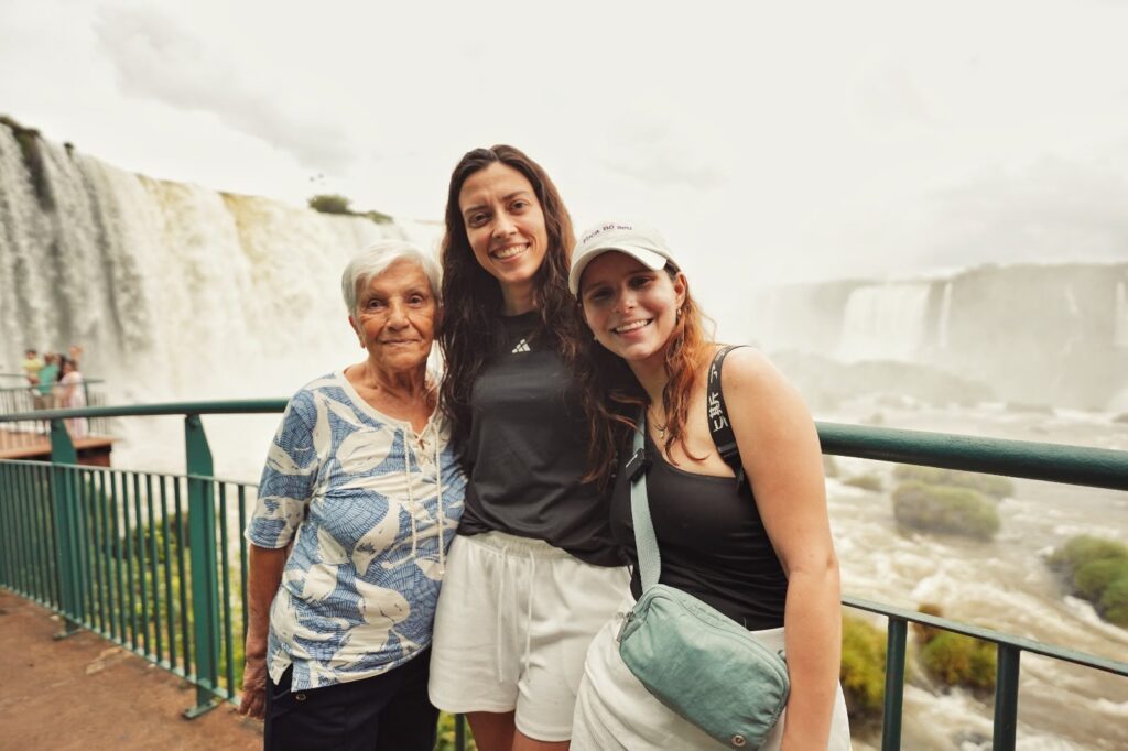 Brasileiros 60+ viajam 52% mais e mudam a forma de celebrar o Dia dos Avós 2 cataratas 1 5