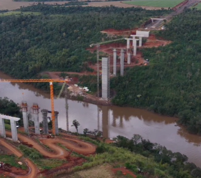 Vídeo mostra as obras sobre o rio Monday, no acesso rodoviário do lado paraguaio da Ponte da Integração 1 foto ponte