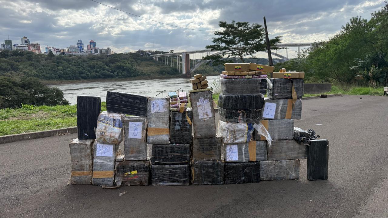 Mais de 900 kg de maconha são apreendidos em duas operações distintas no rio Paraná, em Foz 1 maconha rio parana 1