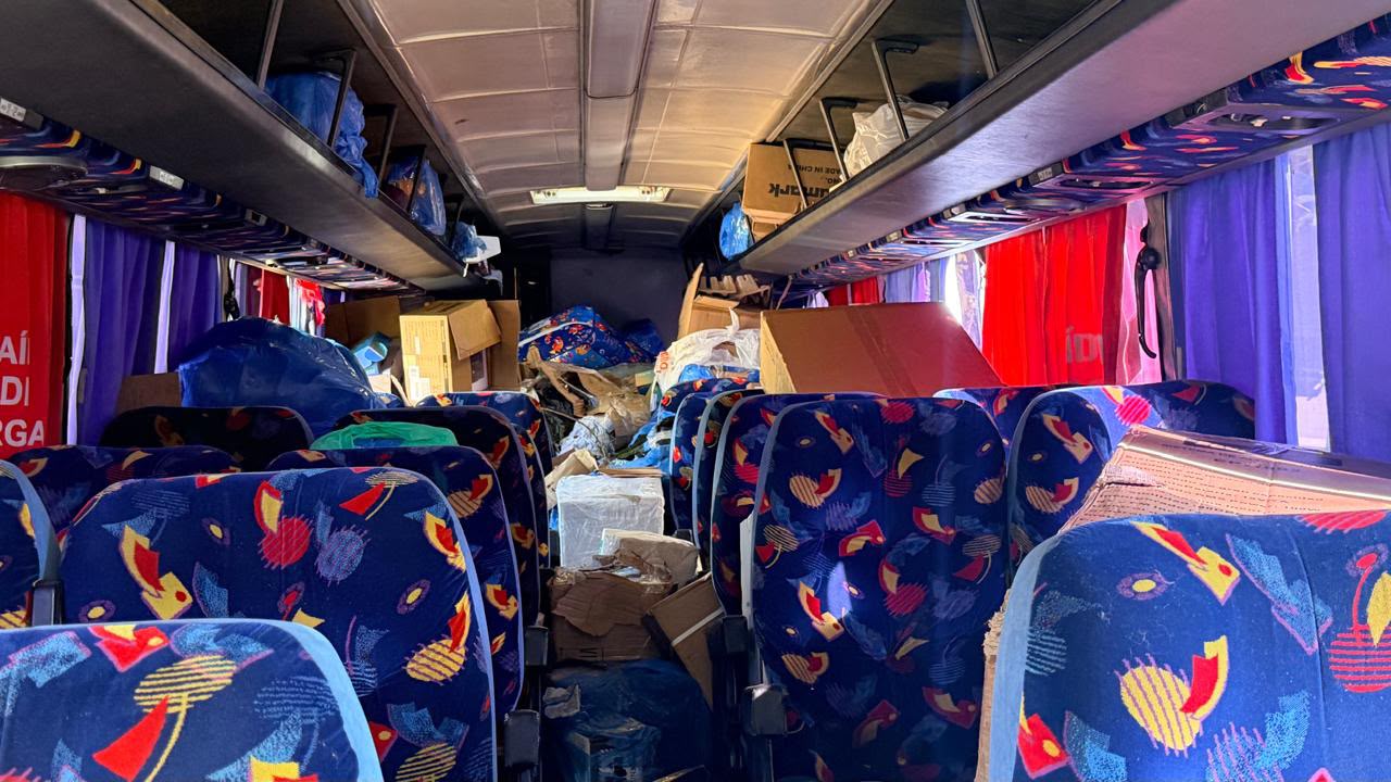 VÍDEO: Vinhos, eletrônicos, perfumes e mercadorias para bazar apreendidos em ônibus clandestino na BR-277 1 onibus mercadoria