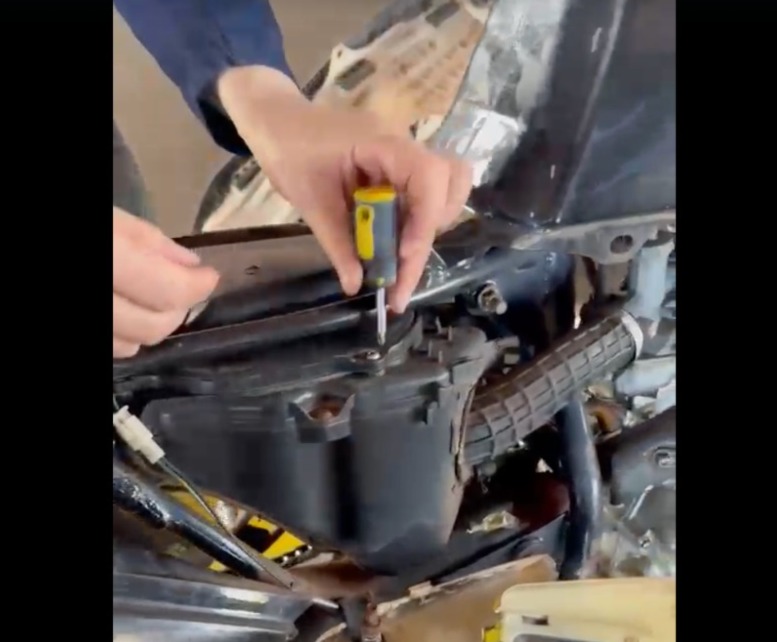 Rapaz é flagrado ao entrar no Brasil com 52 caixas de emagrecedores em motocicleta com placa paraguaia 1 remedio ponte
