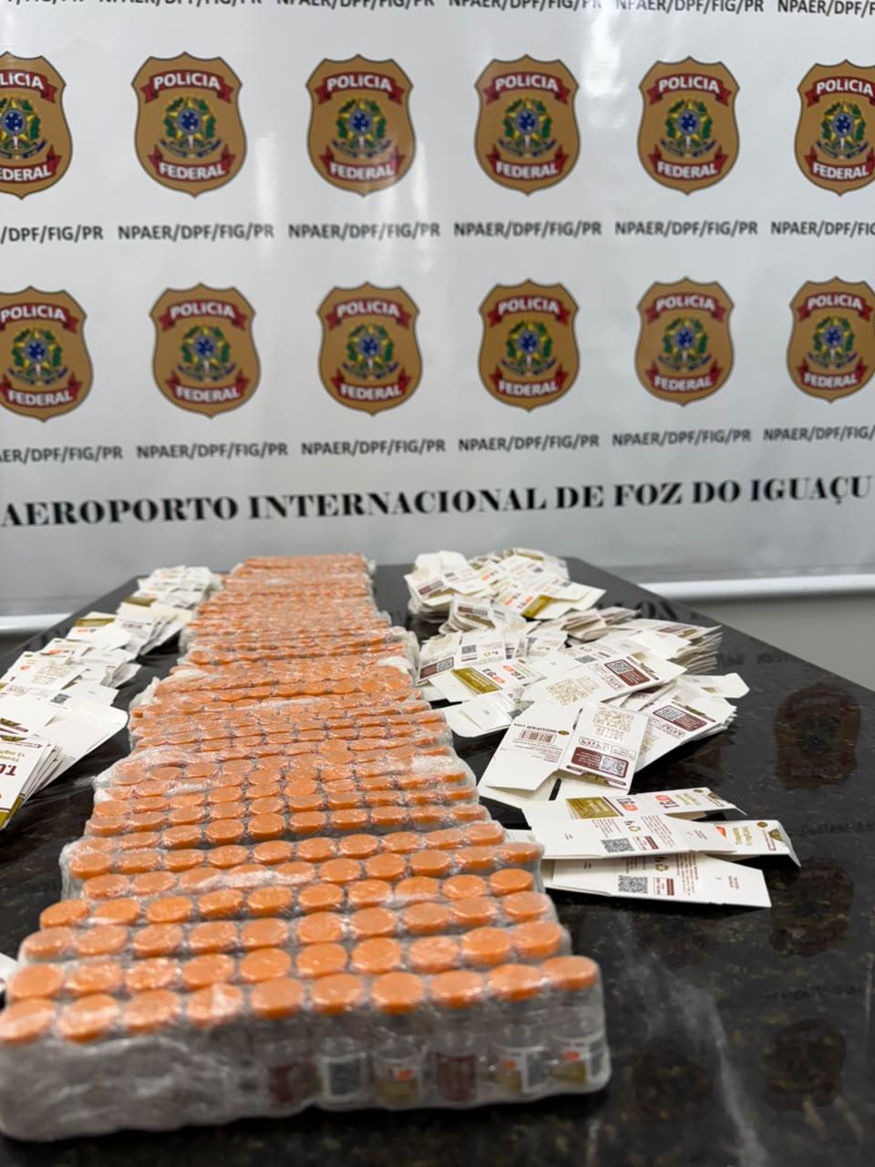 Em Foz do Iguaçu, preso com 600 ampolas emagrecedoras pode responder por contrabando e crime contra a saúde pública 1 remedios aeroporto