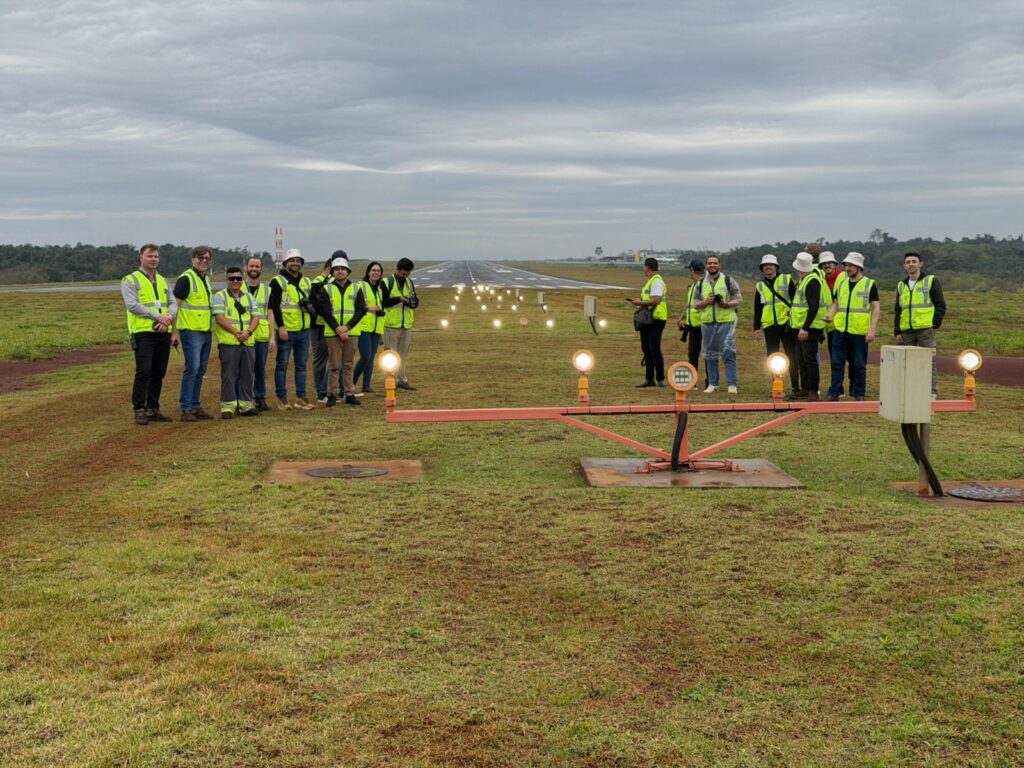 Spotter Day reúne entusiastas da aviação e proporciona novos ângulos da operação no Aeroporto de Foz do Iguaçu 2 WhatsApp Image 2026 08 11 at 15.25.59