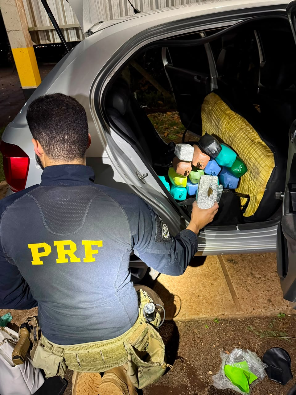 Mulher de 27 anos abordada na BR-277 transportava mais de 15 kg de haxixe no tanque de combustível do VW Gol 1 haxixe combustivel