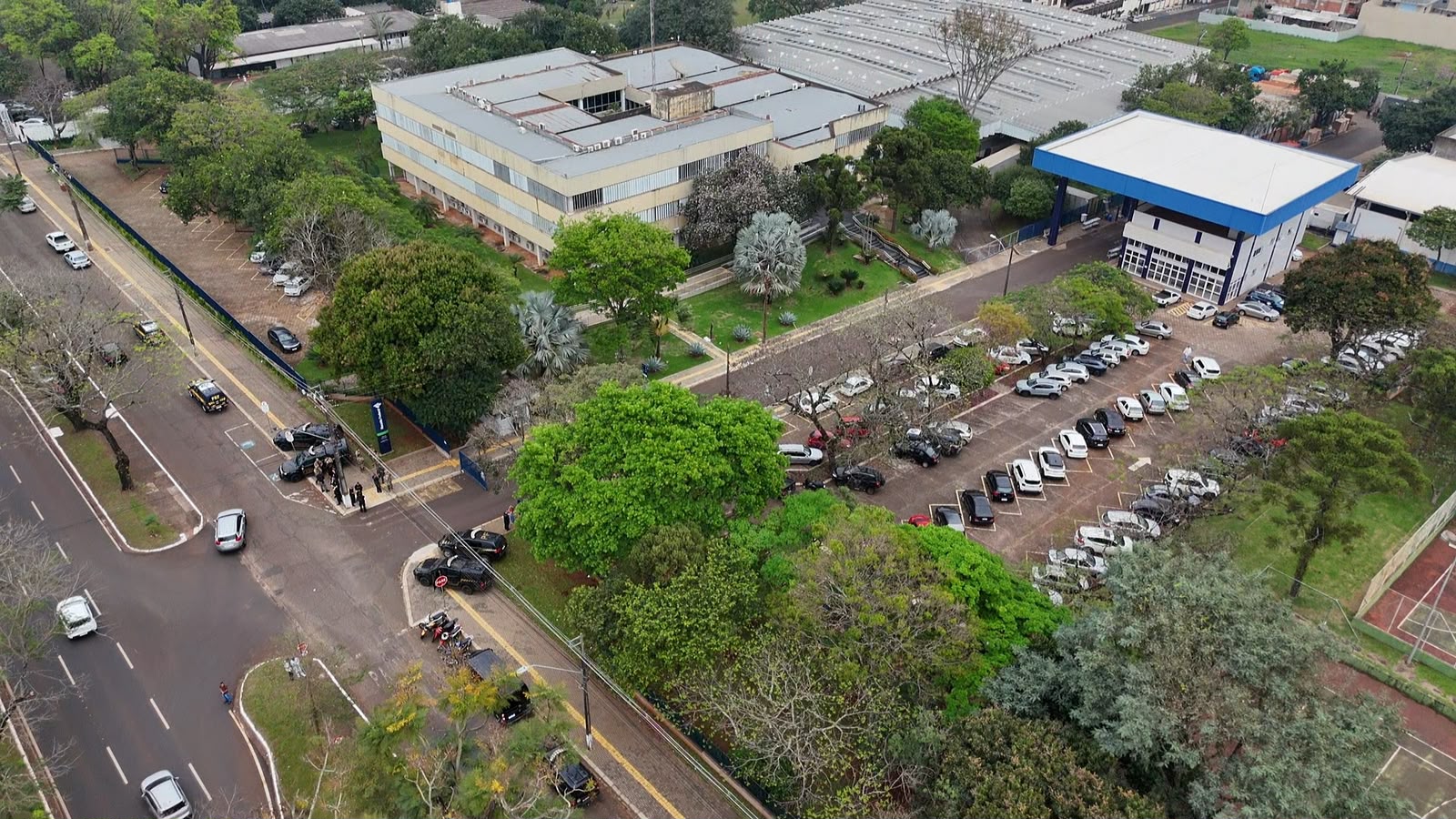 Protesto em frente a Receita Federal expõe disputa sobre fiscalização de mercadorias em Foz do Iguaçu 1 manifesto rfb