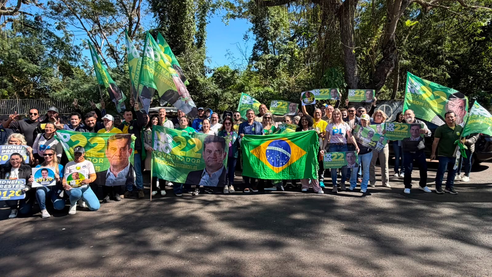 Adesivaço mostra força de Moro e Flávio Bolsonaro em Foz do Iguaçu 1 silva e luna adesivaco