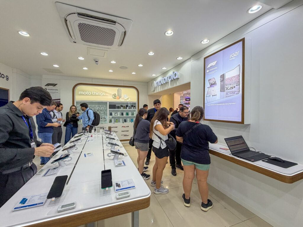 Cellshop e Motorola inauguram espaço exclusivo e resgatam história da telefonia na Tríplice Fronteira 2 cellchop 3