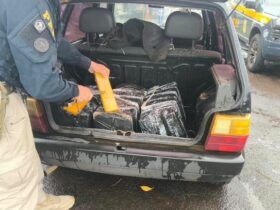 carro sai de foz do iguacu com 90 kg de maconha e e parado pela prf na br 277 6abd54ad790a4