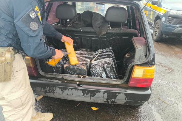 carro sai de foz do iguacu com 90 kg de maconha e e parado pela prf na br 277 6abd54ad790a4
