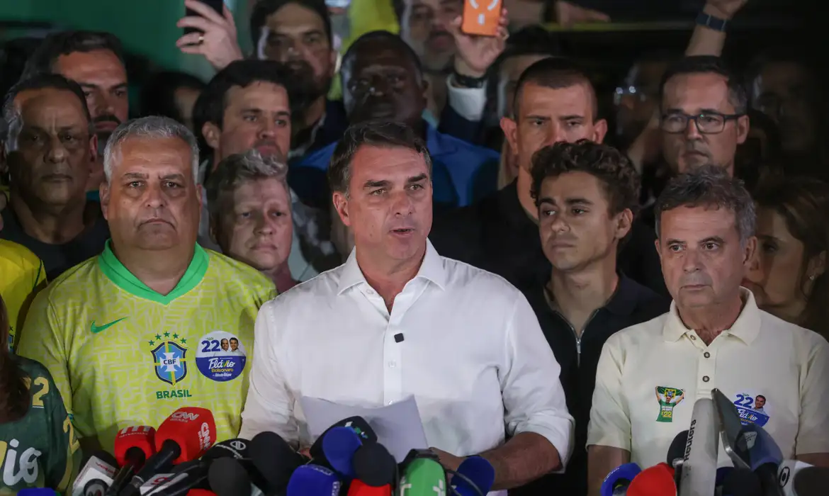Departamento de Migrações da Argentina informa que não registrou a entrada de Flávio Bolsonaro no país 1 flavio bolsonaro